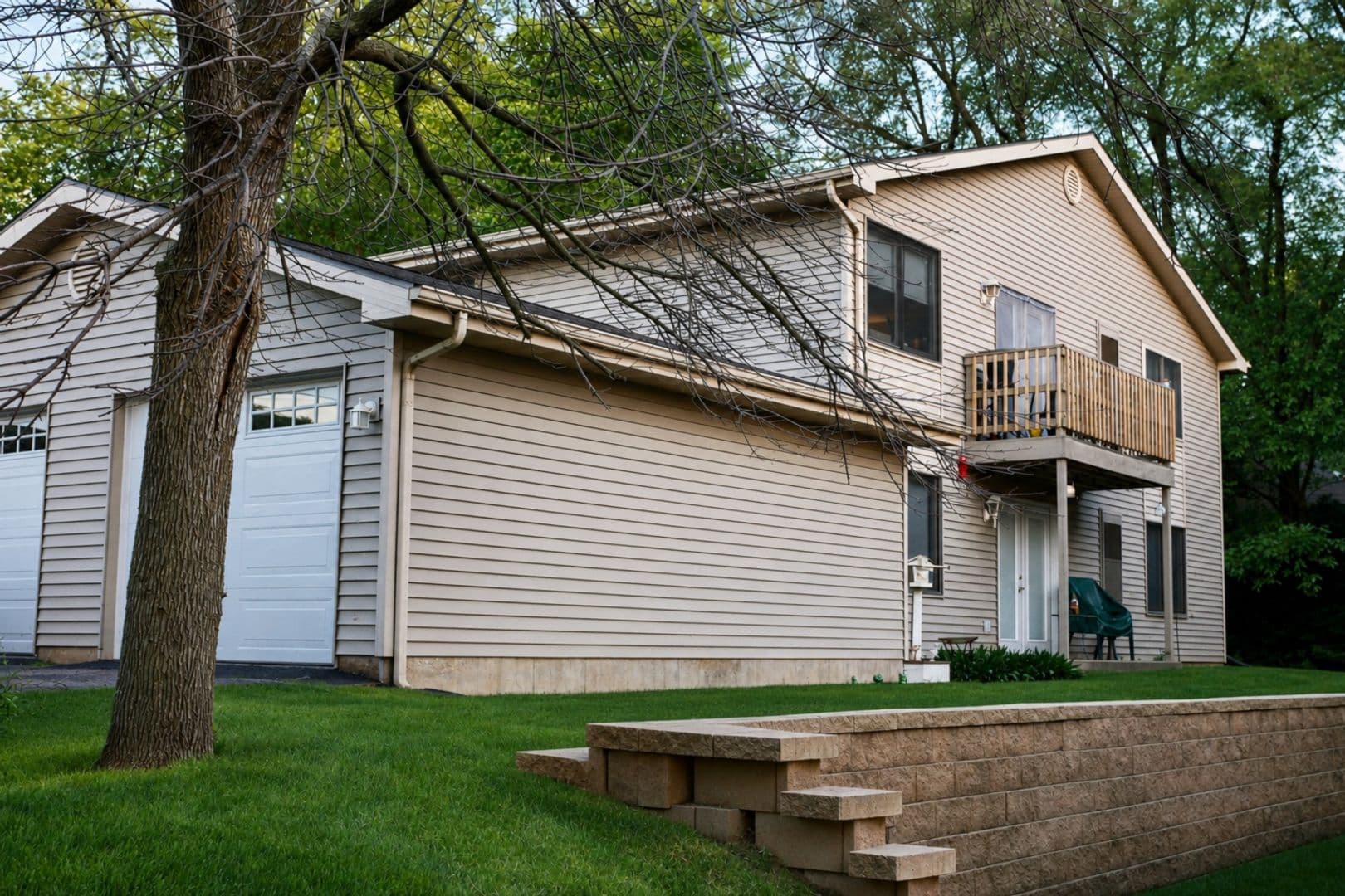 McFarland Apartment: 4705-4711 Siggelkow Rd
