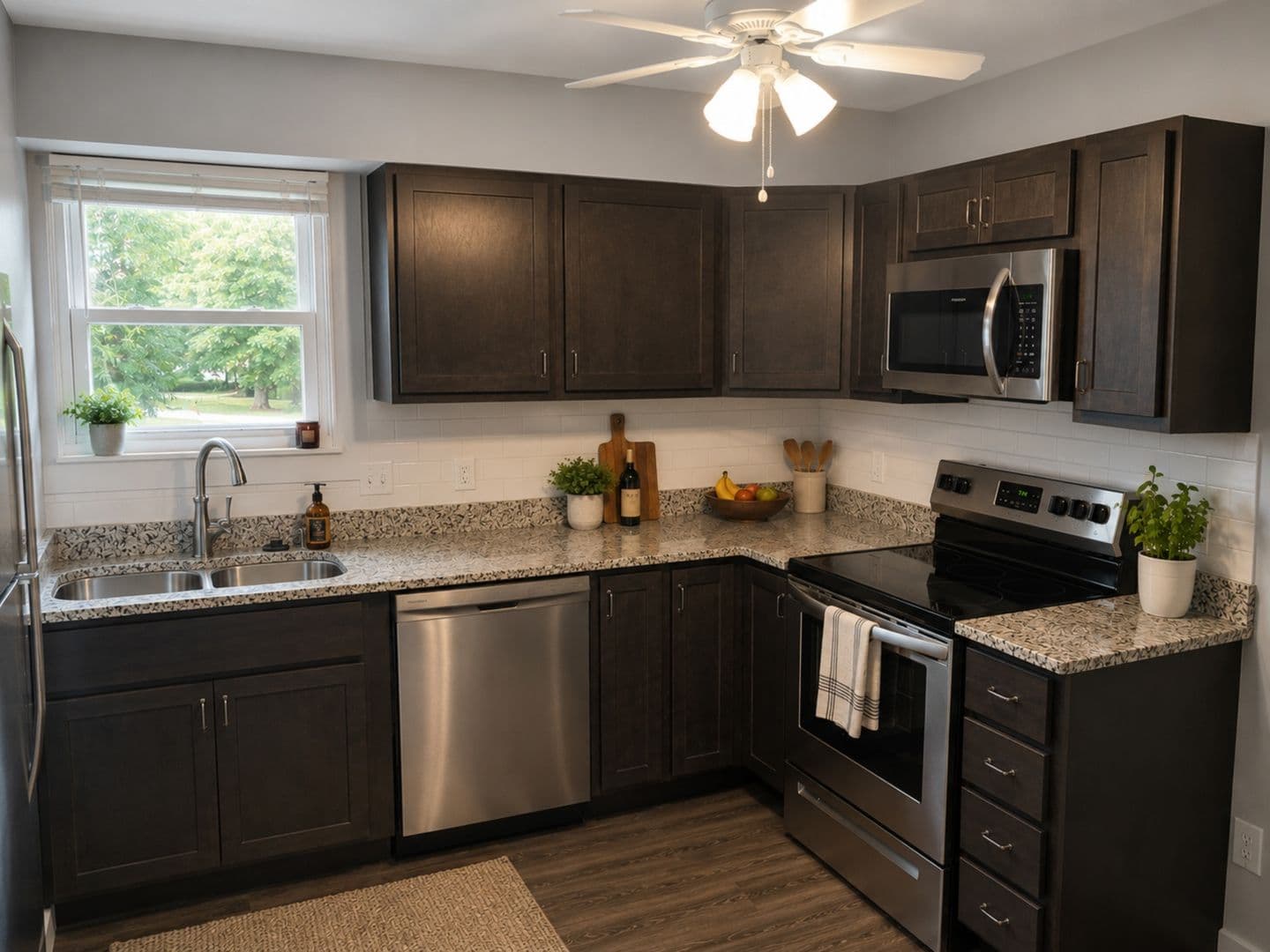 Oregon Apartment: 205-233 Walnut Street