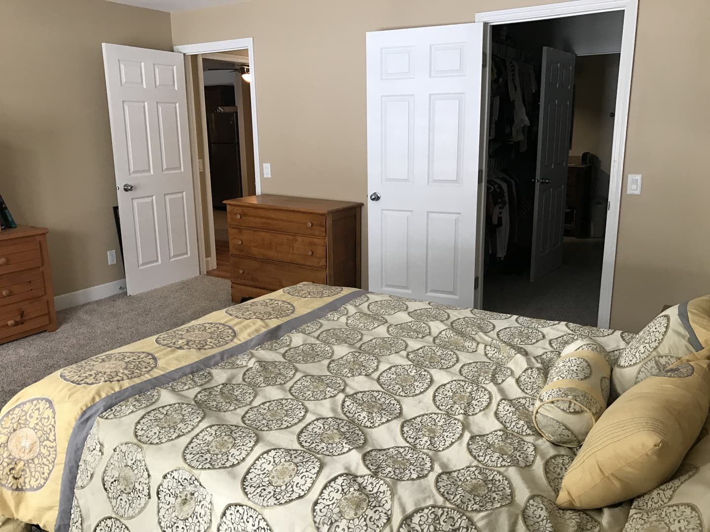 Middleton Apartment: 6273 University Ave