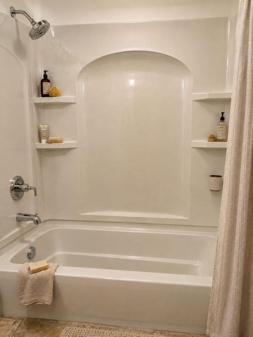 Stoughton Apartment: 1526 Kenilworth Ct.