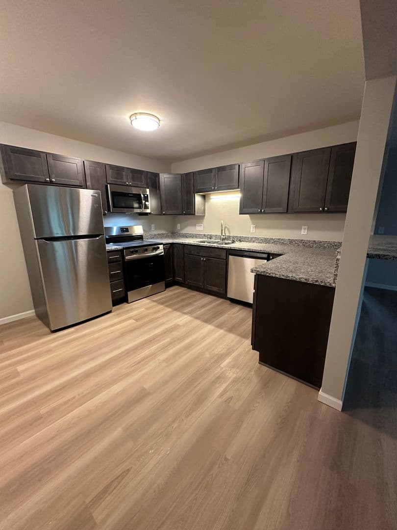Middleton Apartment: 7506-7523 Rohlich Court