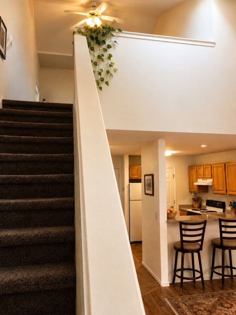 Madison Apartment: 1481 Carver St