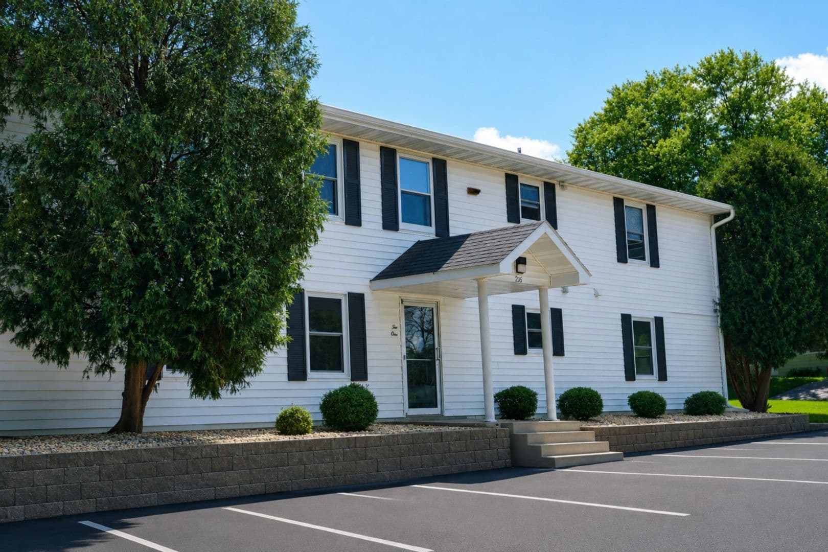 Oregon Apartment: 205-233 Walnut Street