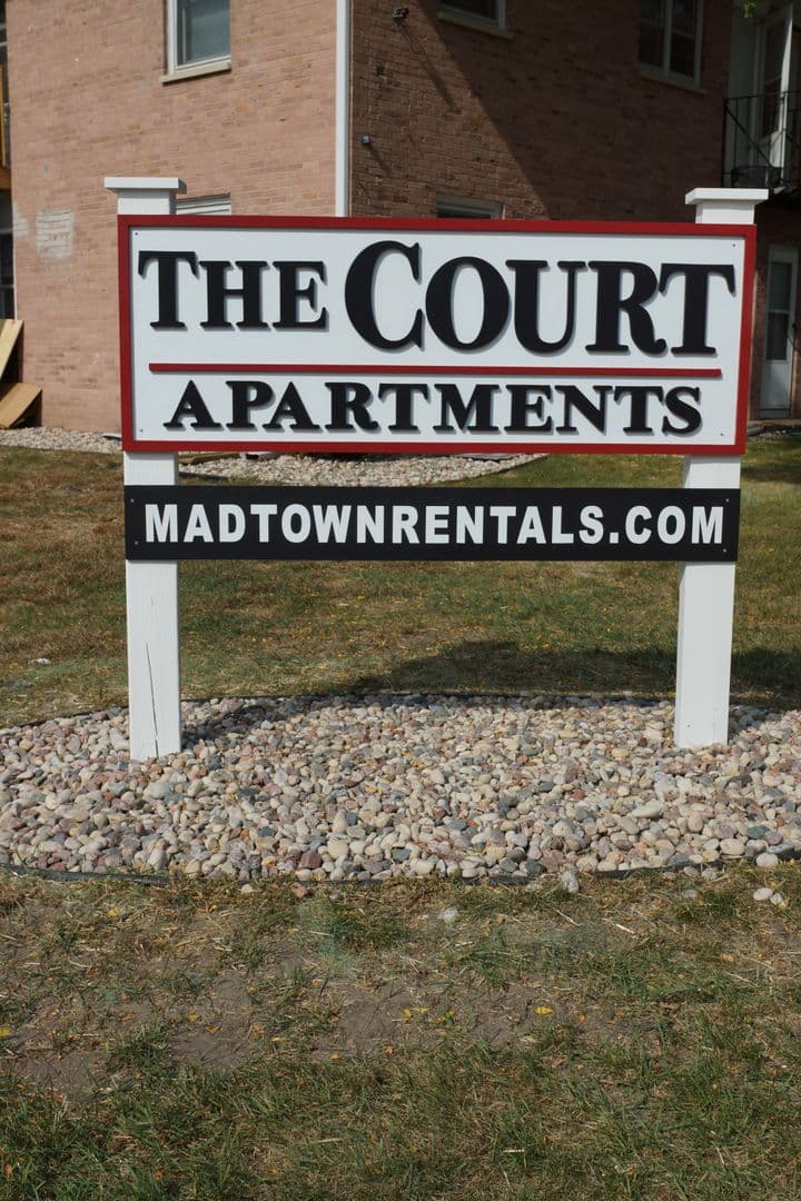 Middleton Apartment: 7506-7523 Rohlich Court