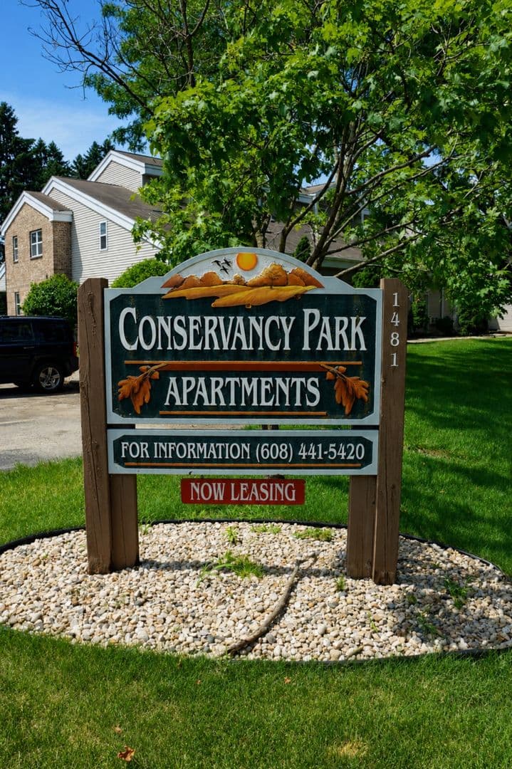 Madison Apartment: 1481 Carver St