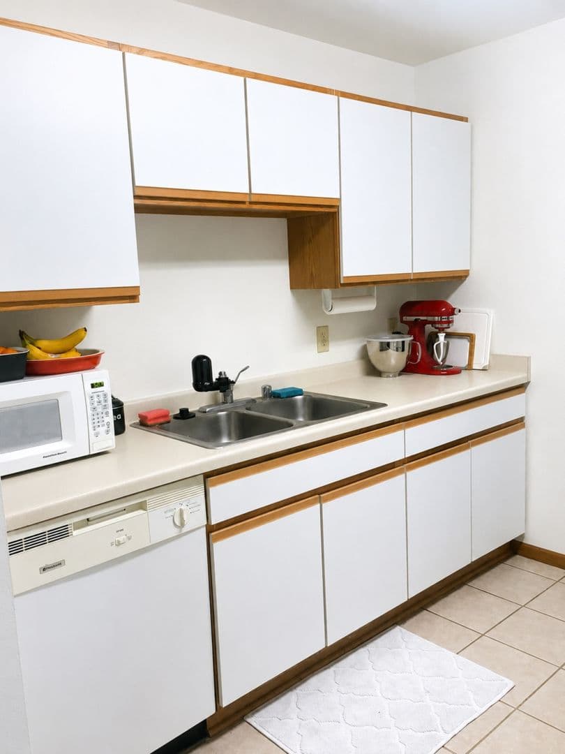 Windsor Apartment: 6522-28 Lake Rd