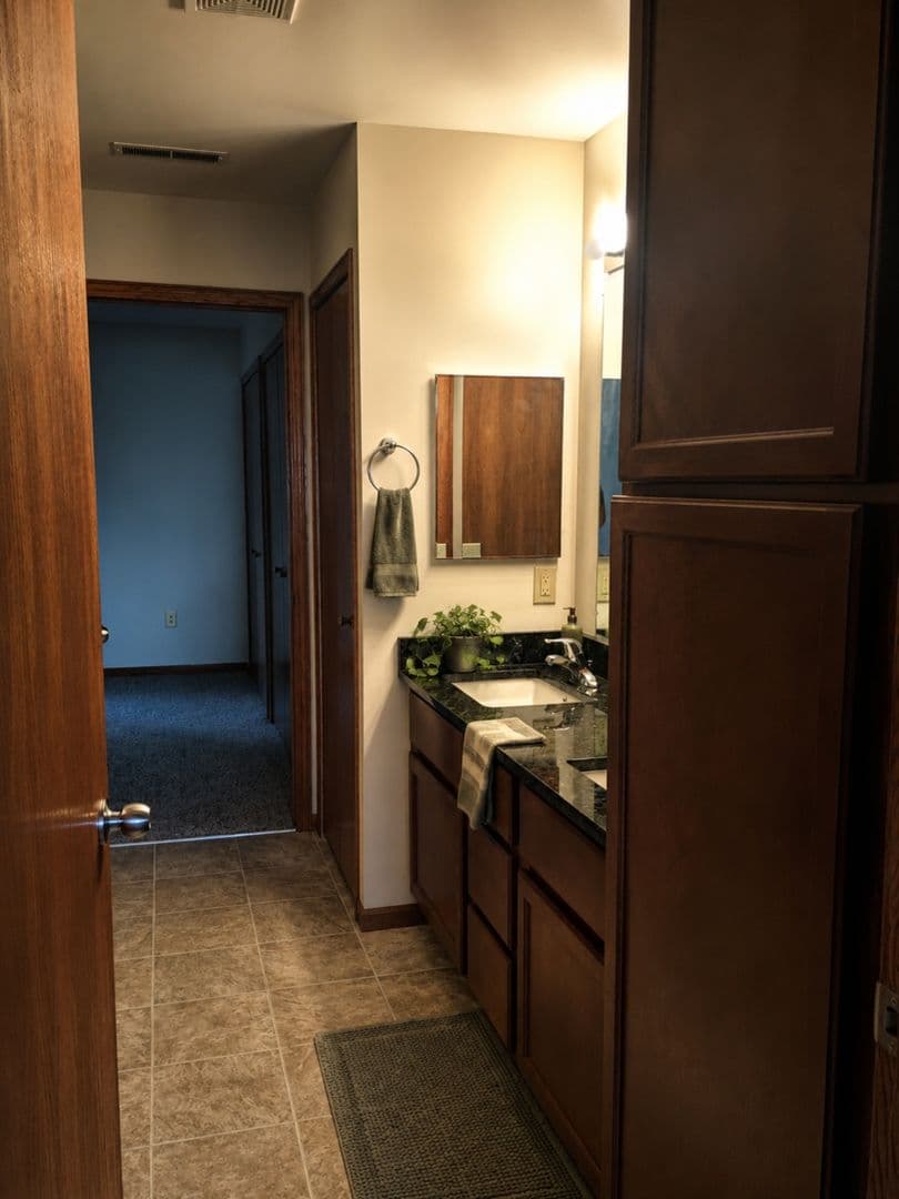 Madison Apartment: 5-9 Loomis Circle