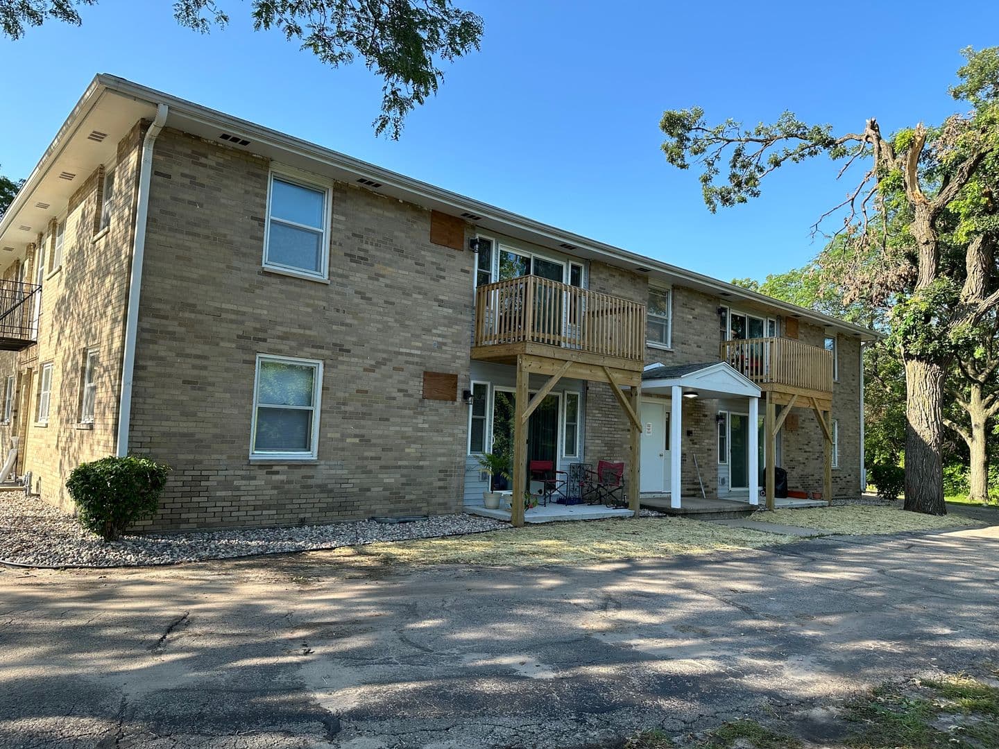 Middleton Apartment: 7506-7523 Rohlich Court