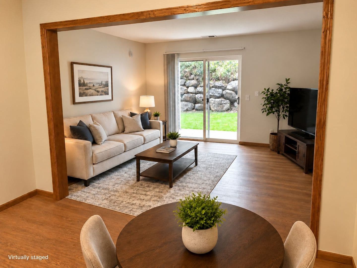 Madison Apartment: 5-9 Loomis Circle