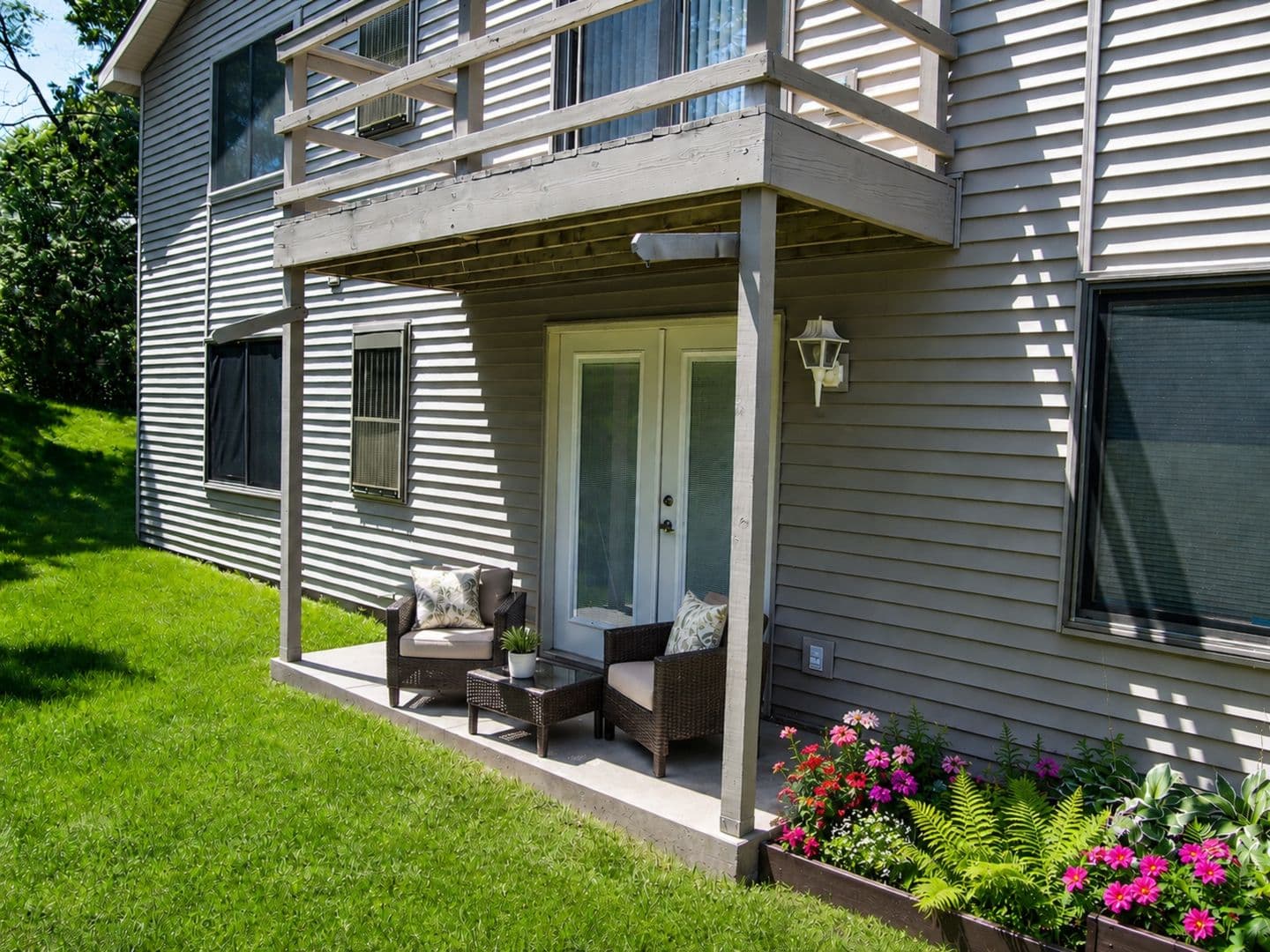 McFarland Apartment: 4705-4711 Siggelkow Rd