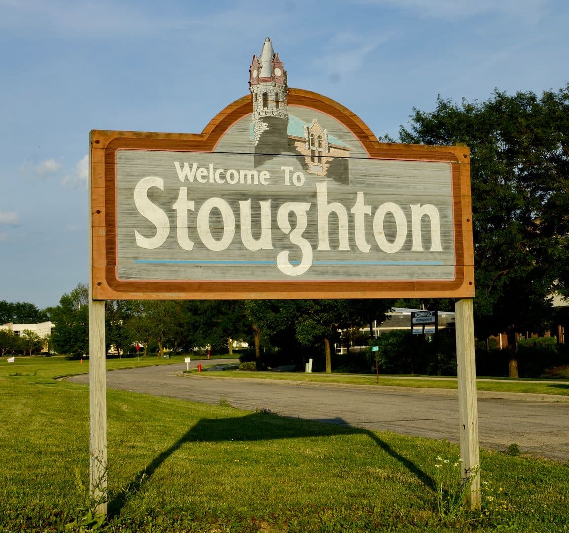 Stoughton Townhome: 421-453 Nygaard St
