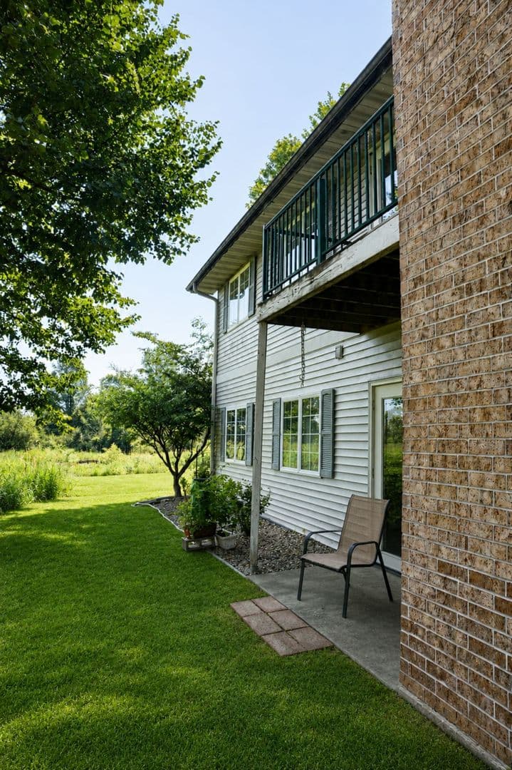 Windsor Apartment: 6522-28 Lake Rd
