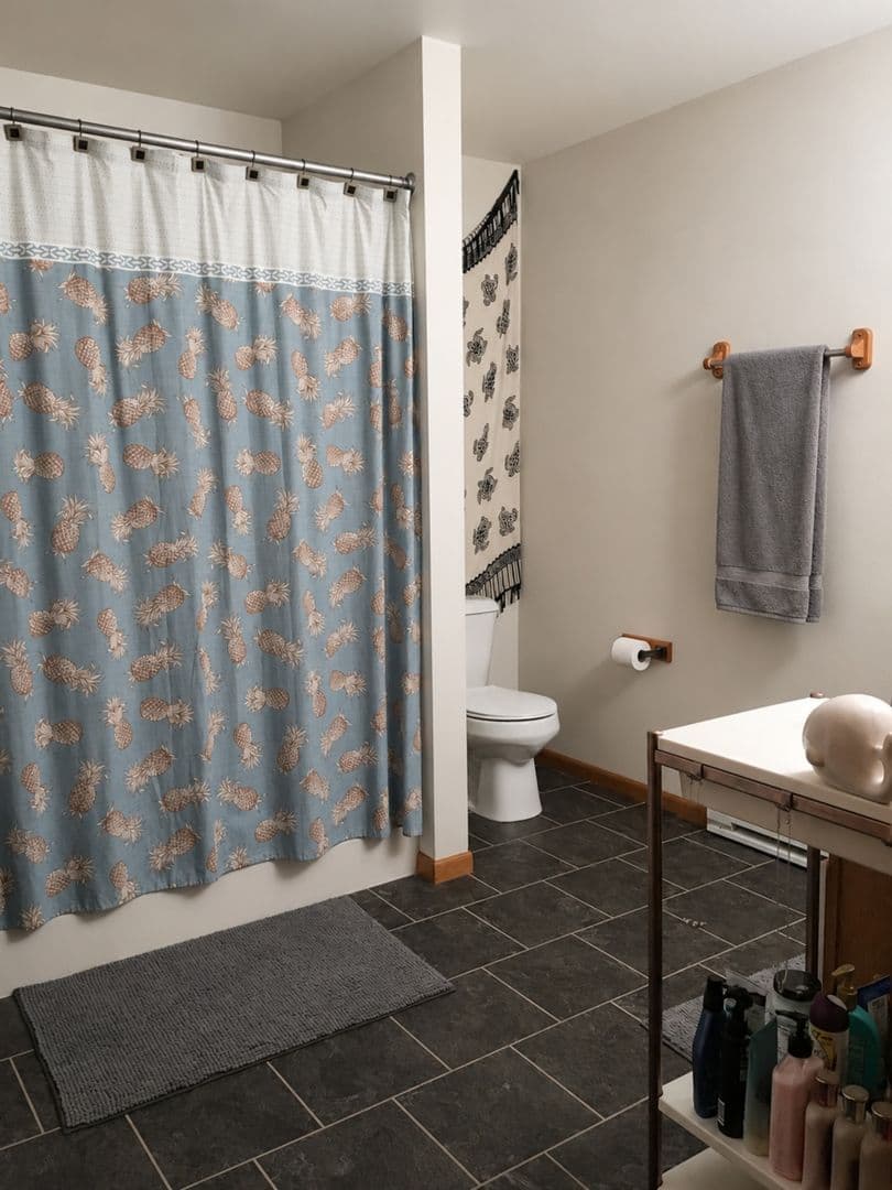 Windsor Apartment: 6522-28 Lake Rd