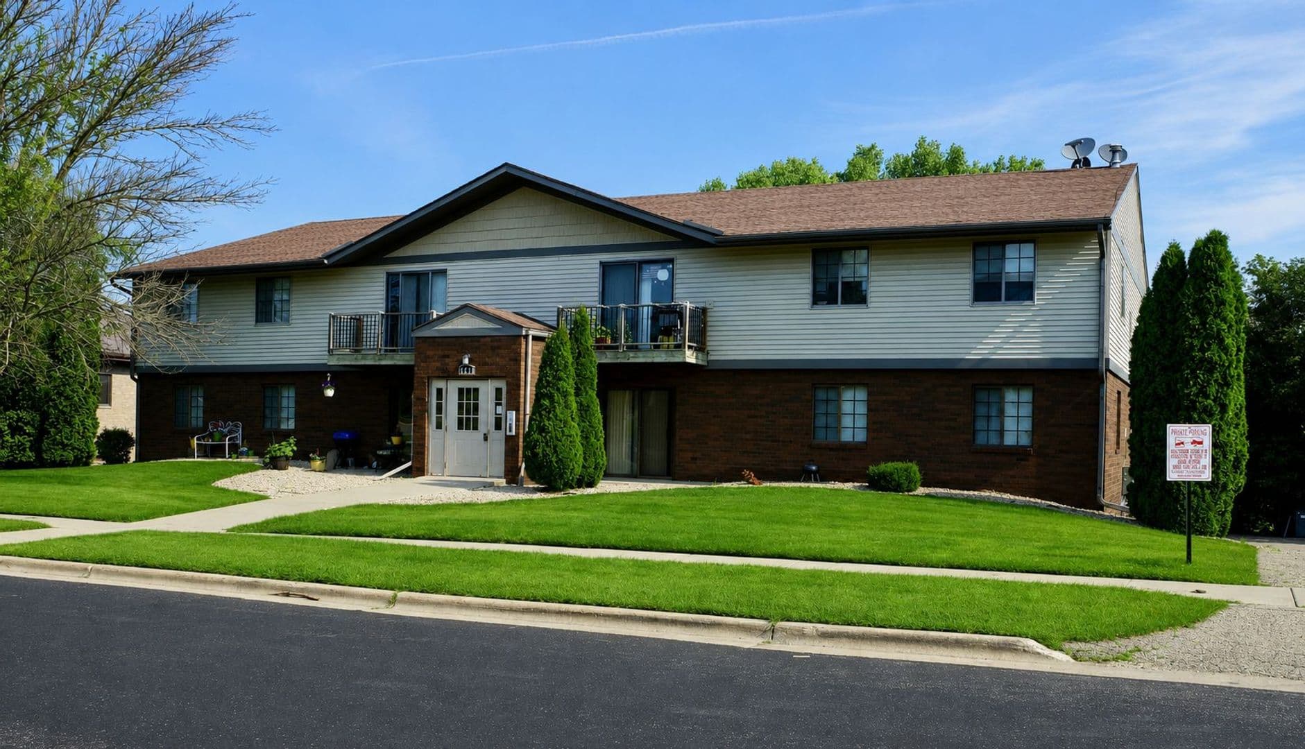 Stoughton Apartment: 1616 Kenilworth Ct