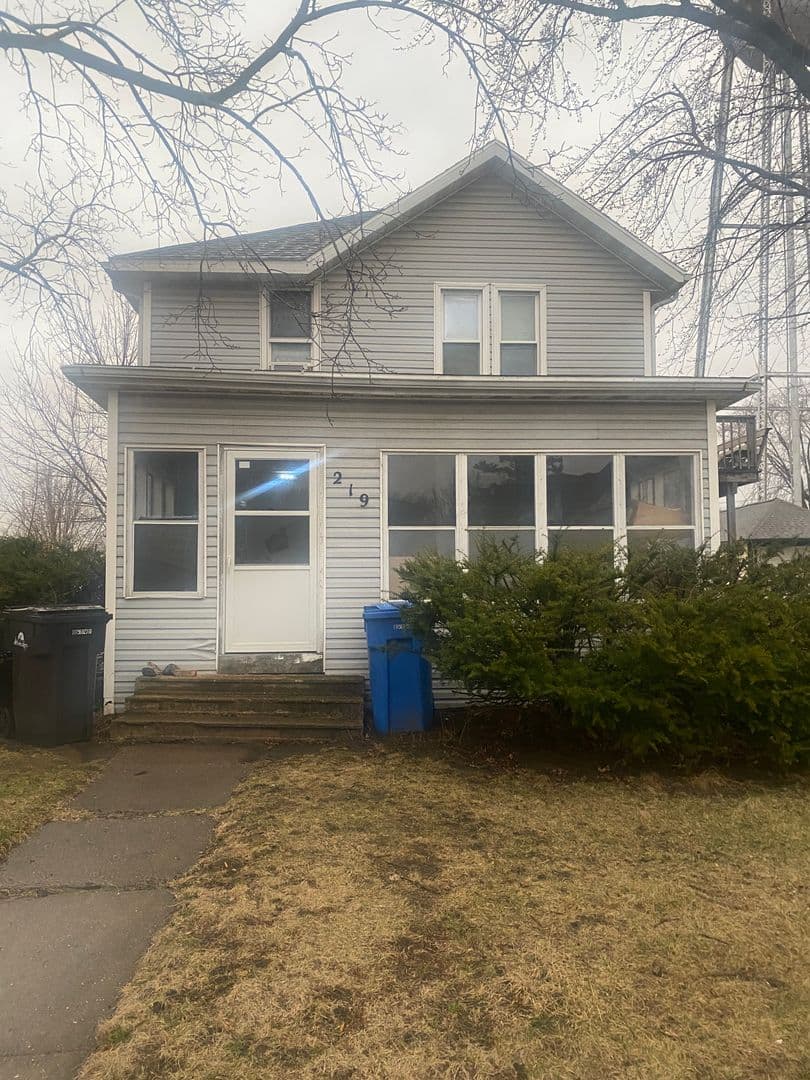 Waunakee Apartment: 219 Main Street