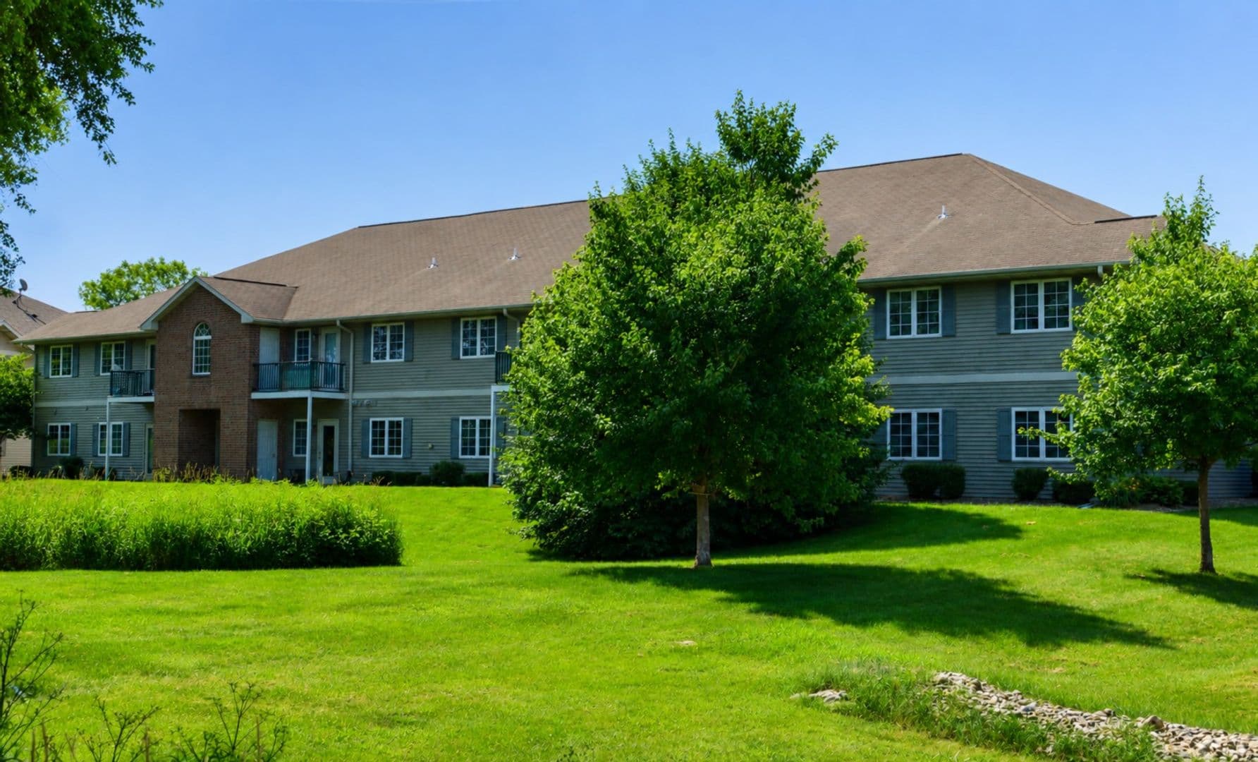 Windsor Apartment: 6522-28 Lake Rd