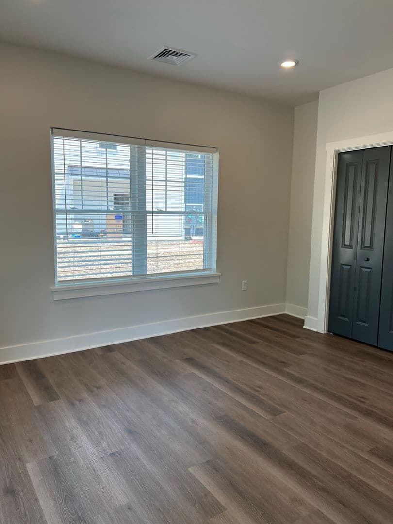 Glenmont Apartment: 2 Mystic Lane