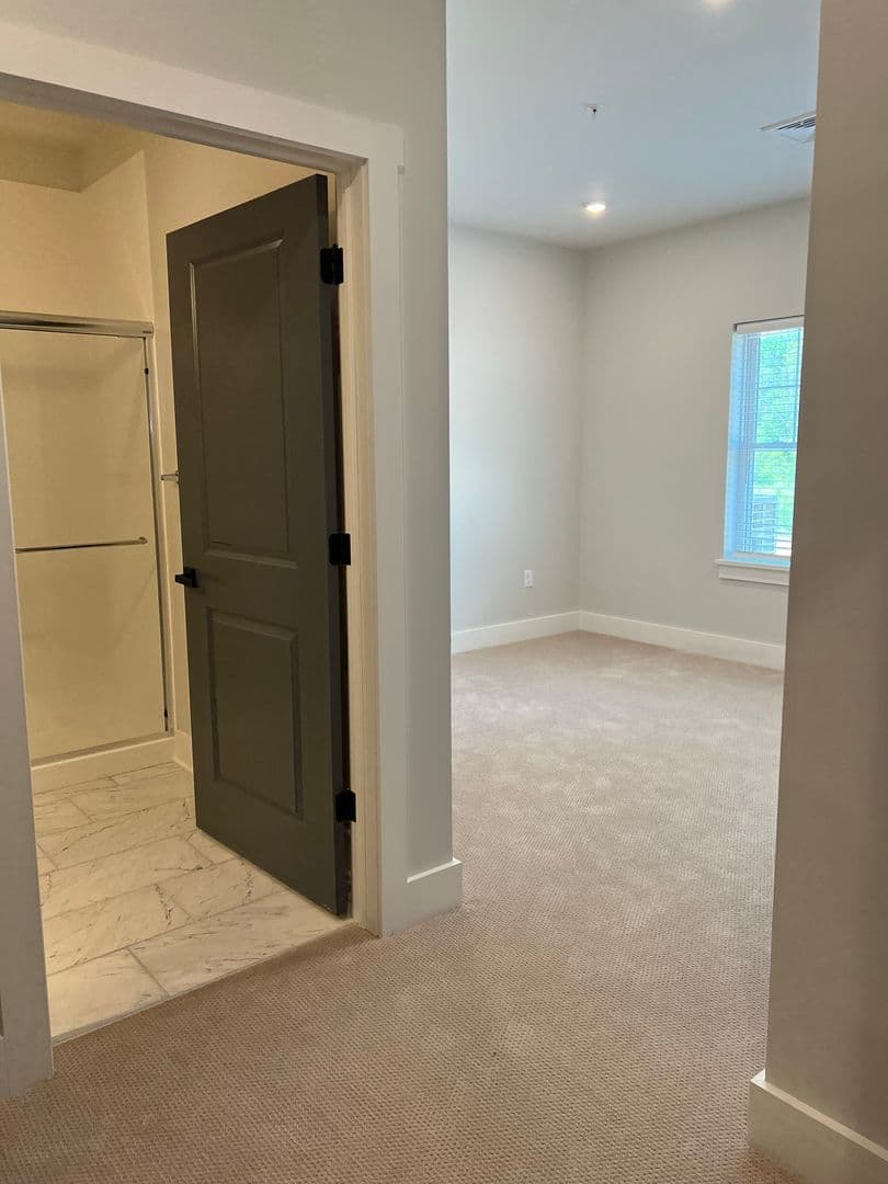 Glenmont Apartment: 2 Mystic Lane