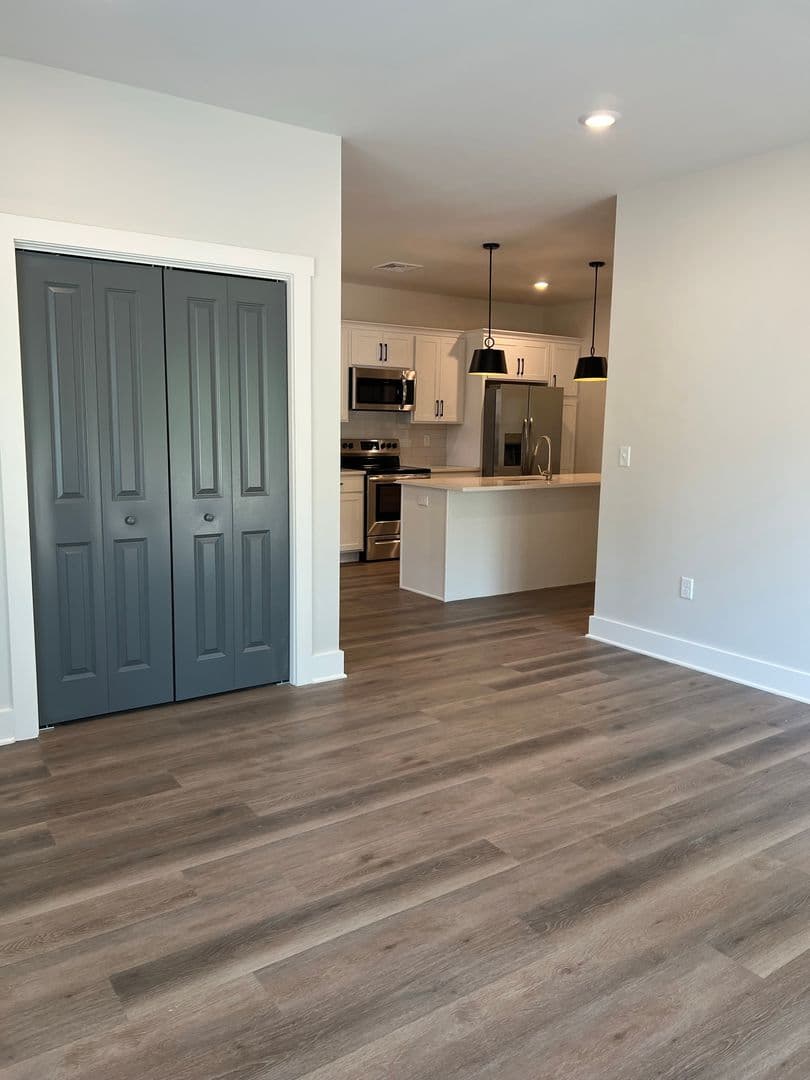 Glenmont Apartment: 2 Mystic Lane