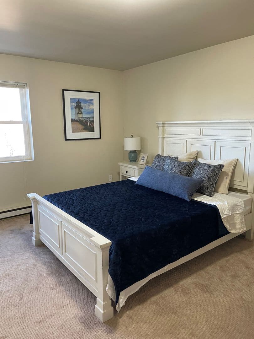 Albany Apartment: 1 Colatosti Place