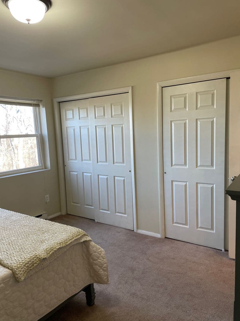 Albany Apartment: 1 Colatosti Place