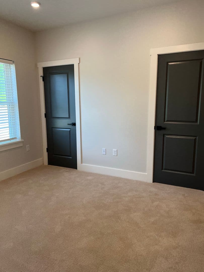 Glenmont Apartment: 2 Mystic Lane