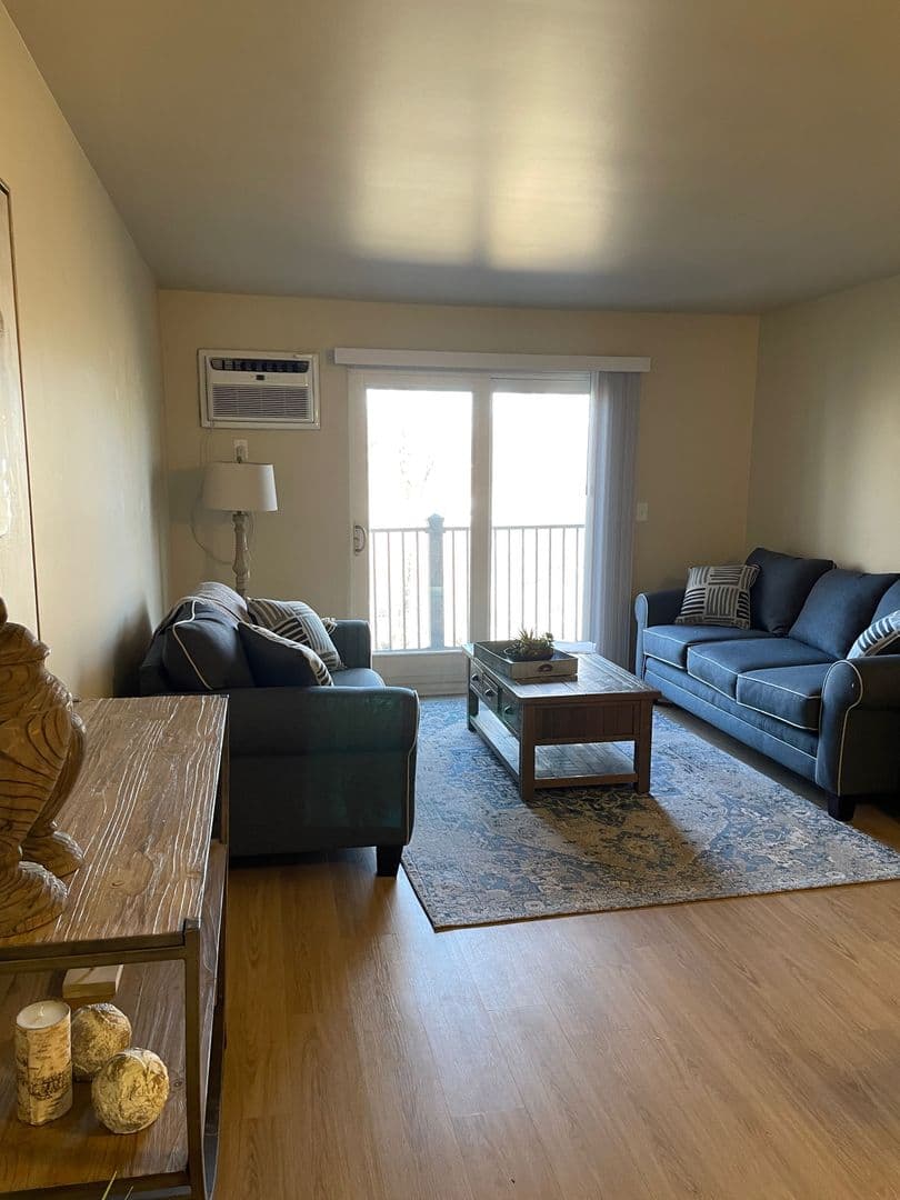 Albany Apartment: 1 Colatosti Place
