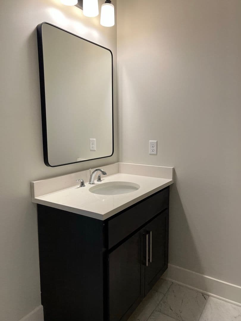 Glenmont Apartment: 2 Mystic Lane