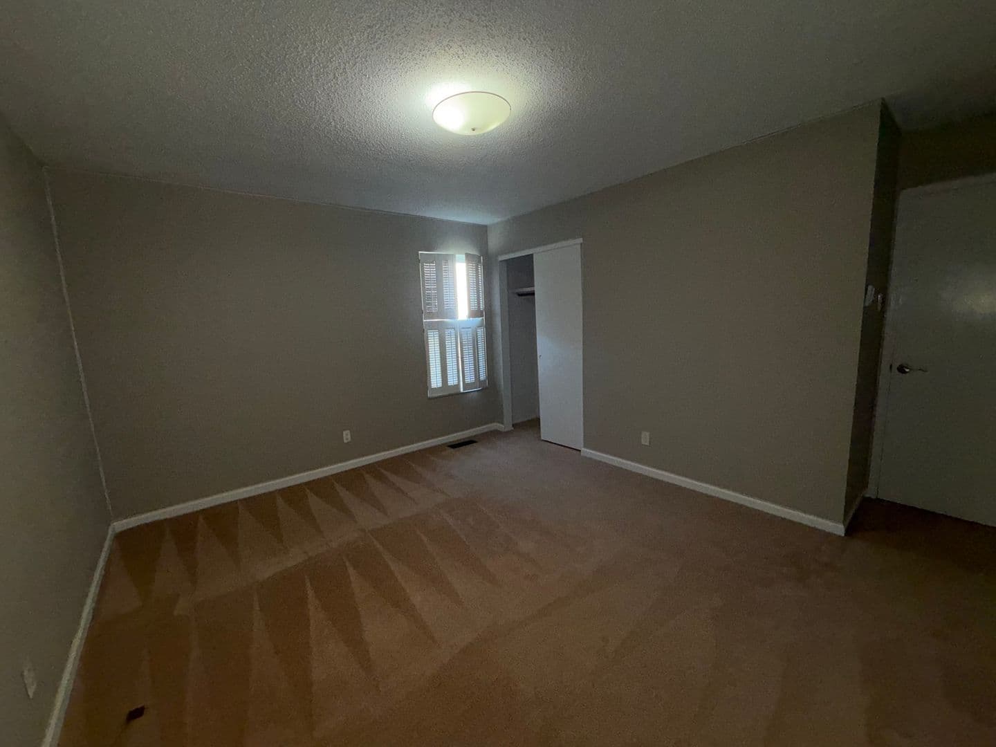 Manchester House: 1 Nicolet Dr