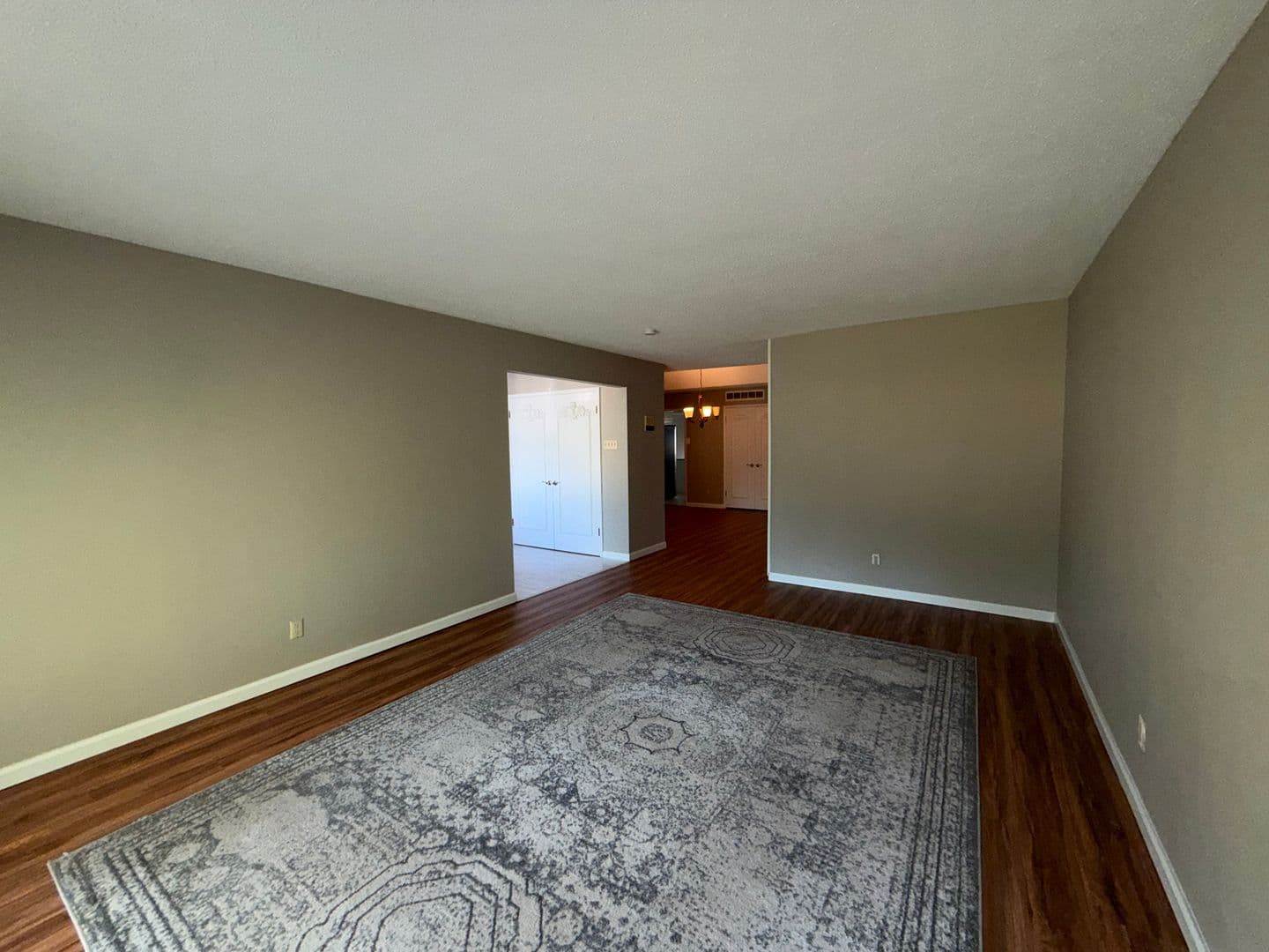 Manchester House: 1 Nicolet Dr