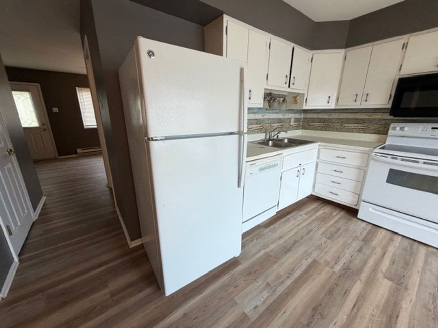 Hazelwood House: 7489 Hazelcrest Dr