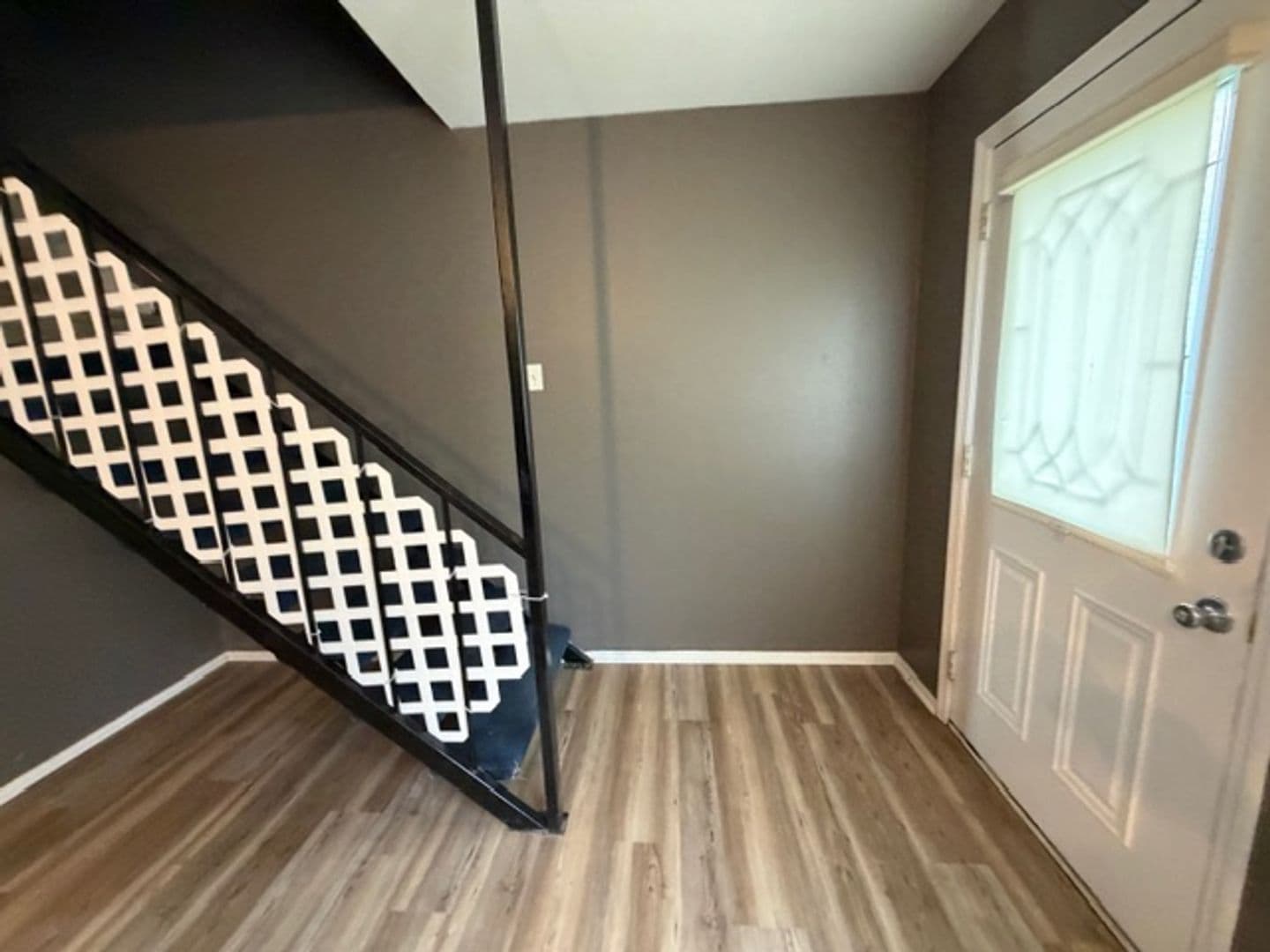 Hazelwood House: 7489 Hazelcrest Dr