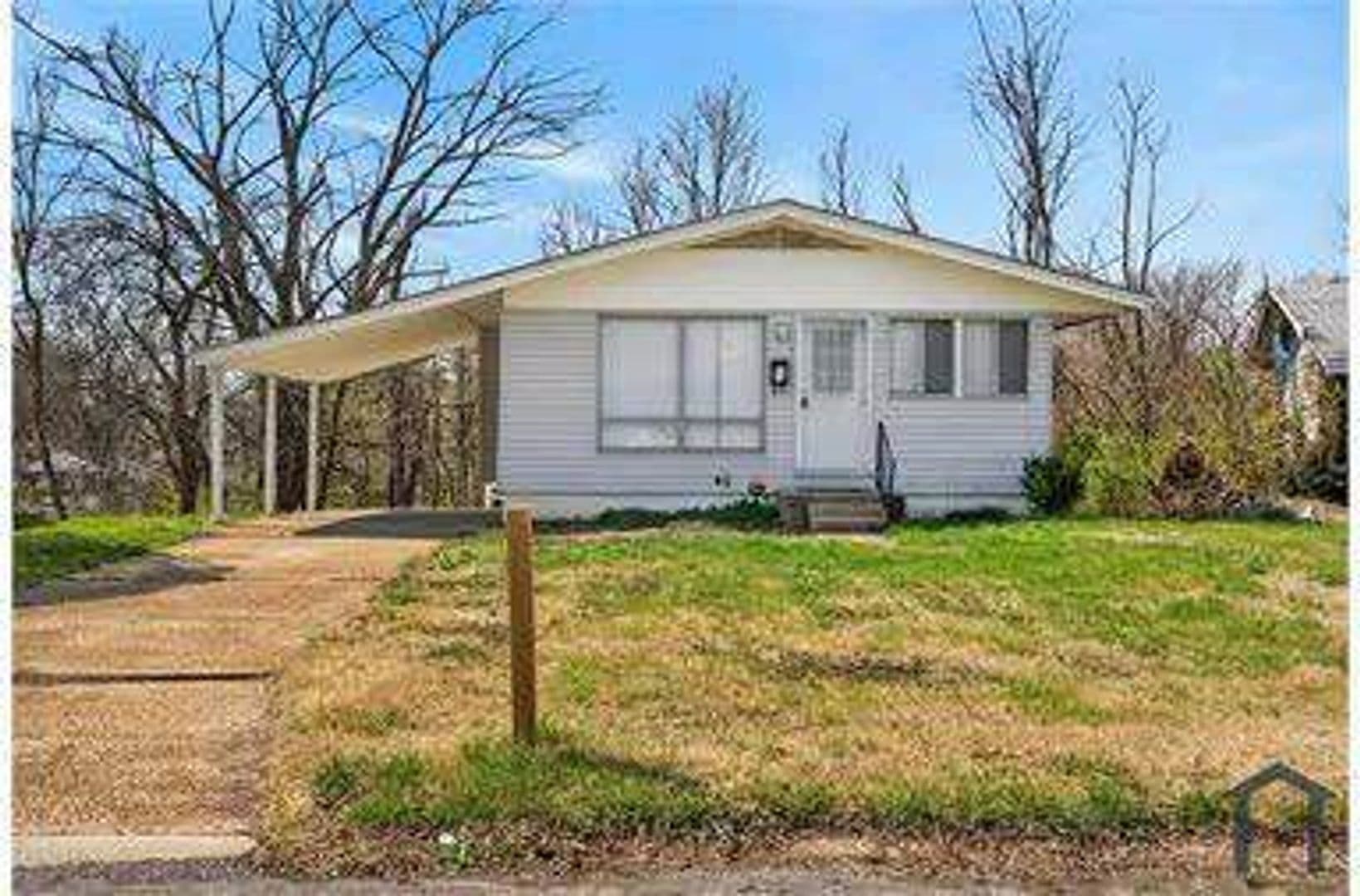 St. Louis, House: 10201 Gourock Dr,