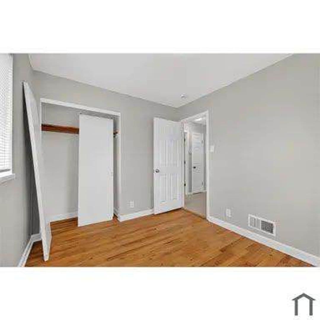 St. Louis, House: 10201 Gourock Dr,