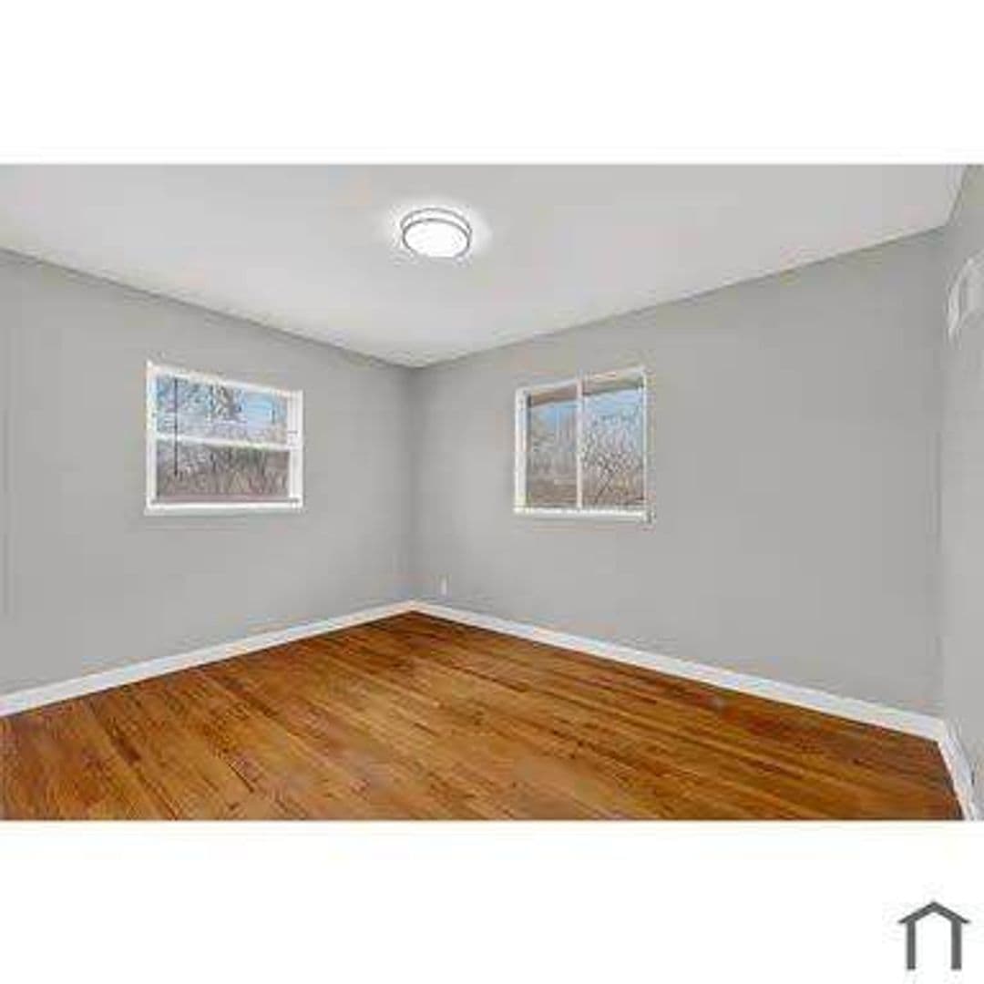 St. Louis, House: 10201 Gourock Dr,