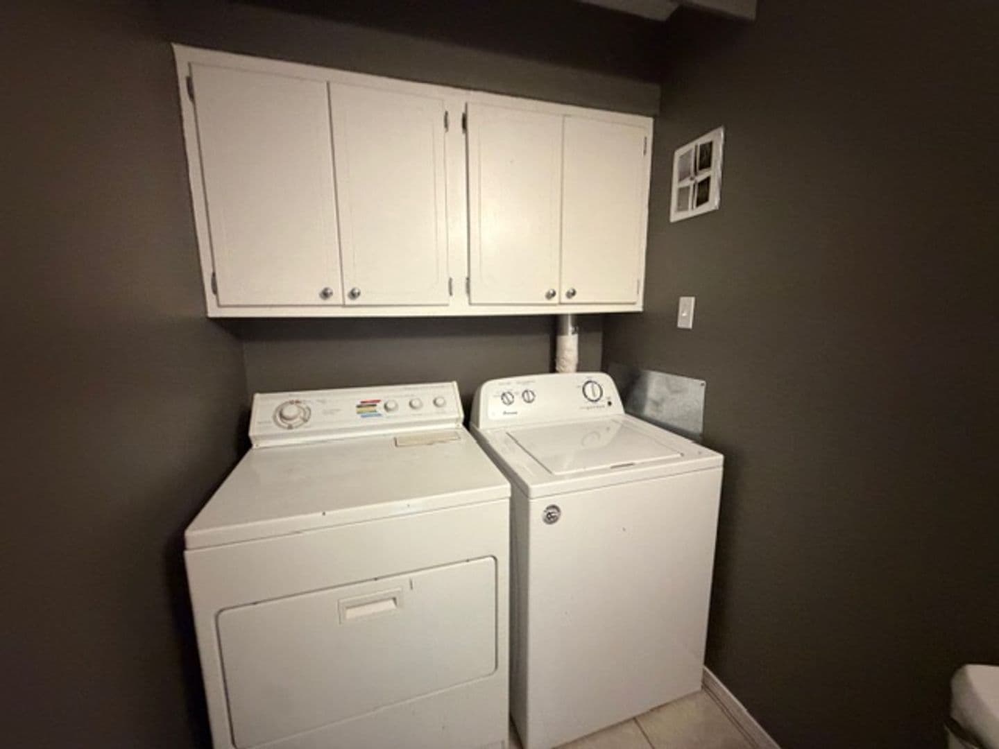 Hazelwood House: 7489 Hazelcrest Dr