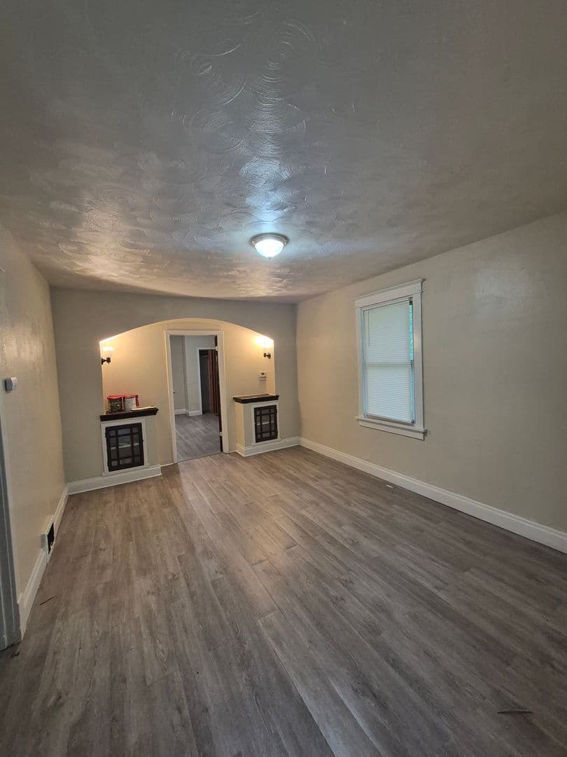 Saint Louis House: 2140 Rose Bud Ave