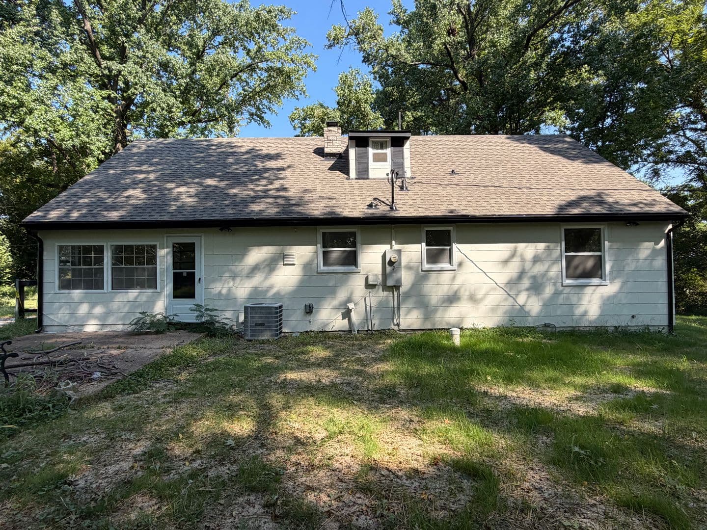Saint Louis House: 13091 E Lakeridge Dr.