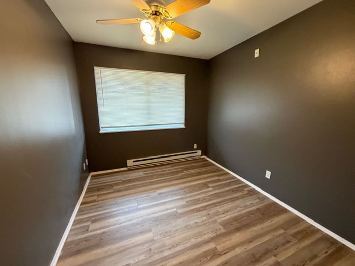 Hazelwood House: 7489 Hazelcrest Dr
