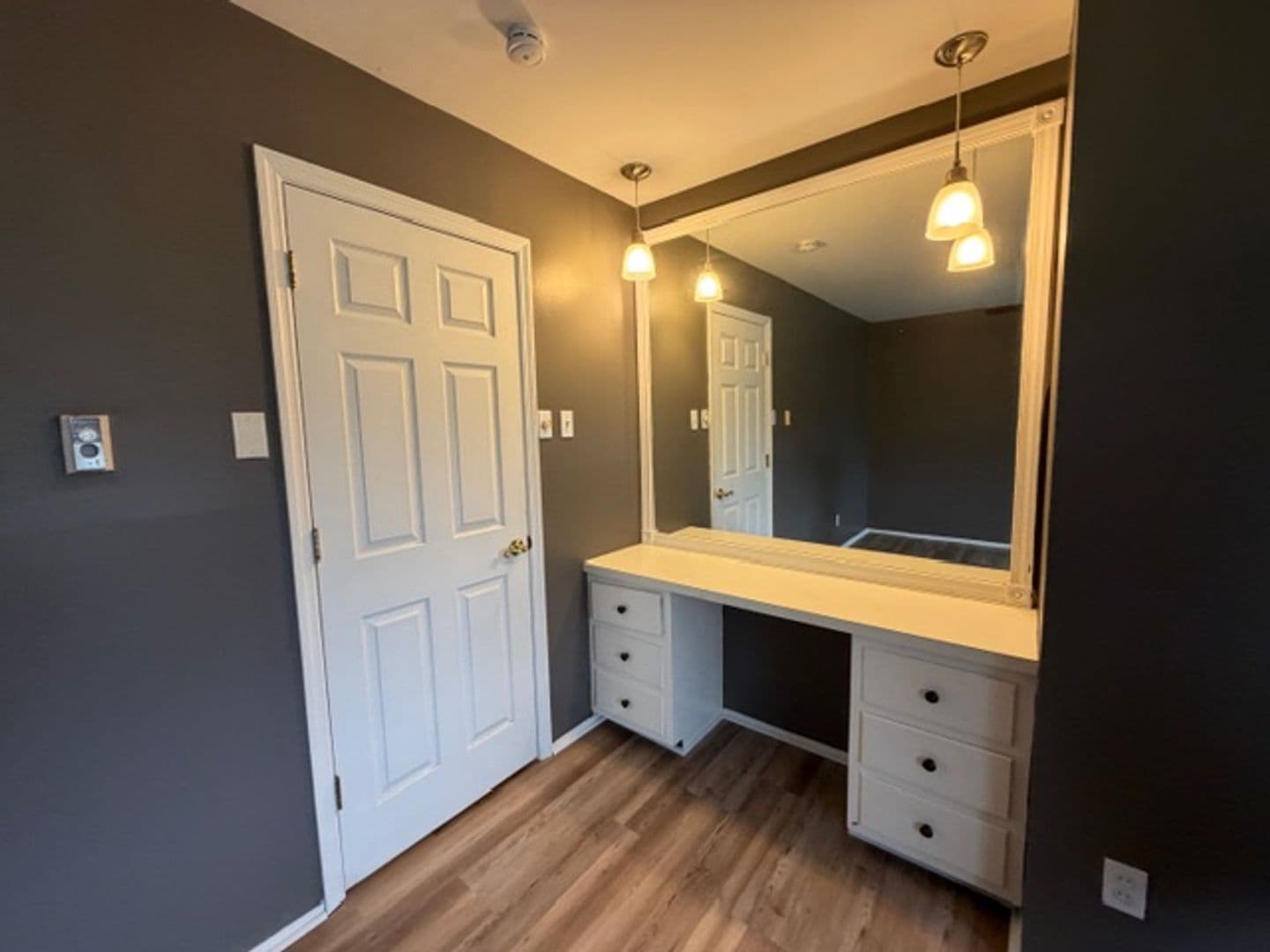 Hazelwood House: 7489 Hazelcrest Dr