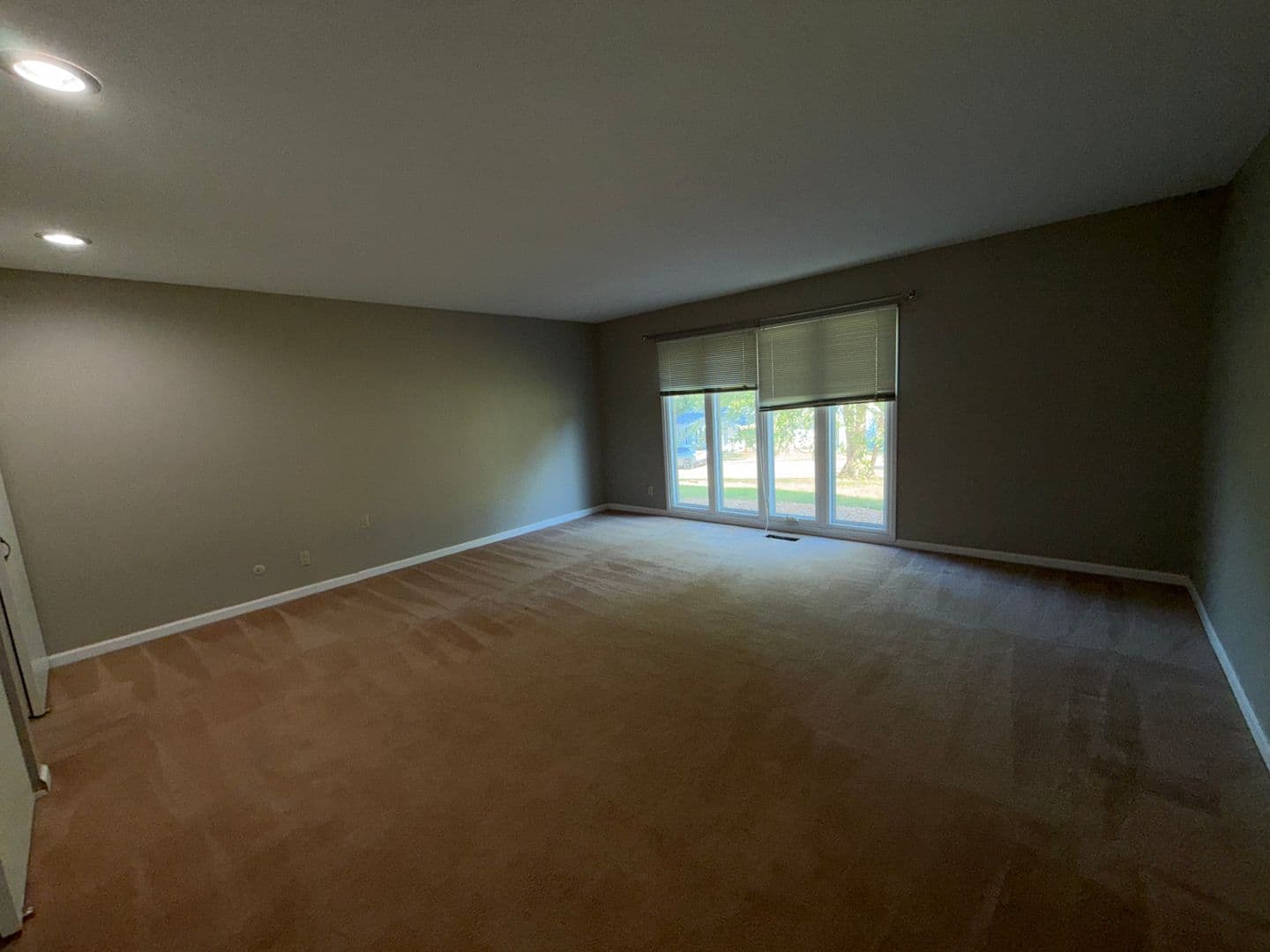 Manchester House: 1 Nicolet Dr