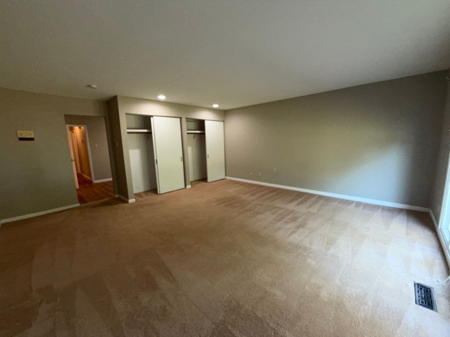 Manchester House: 1 Nicolet Dr