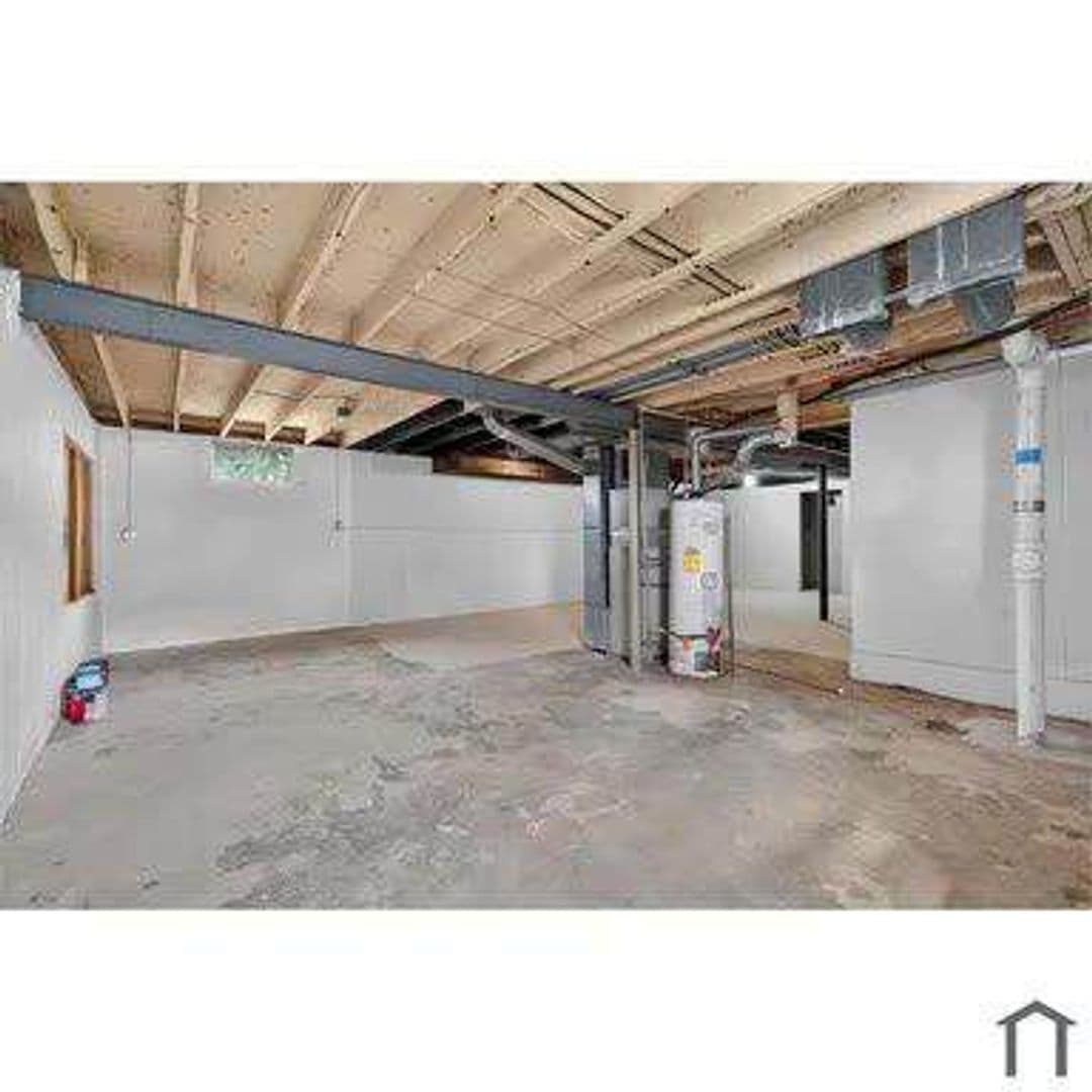 St. Louis, House: 10201 Gourock Dr,