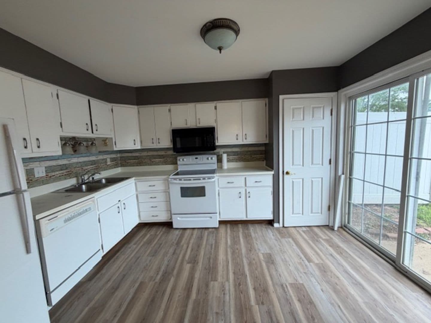Hazelwood House: 7489 Hazelcrest Dr