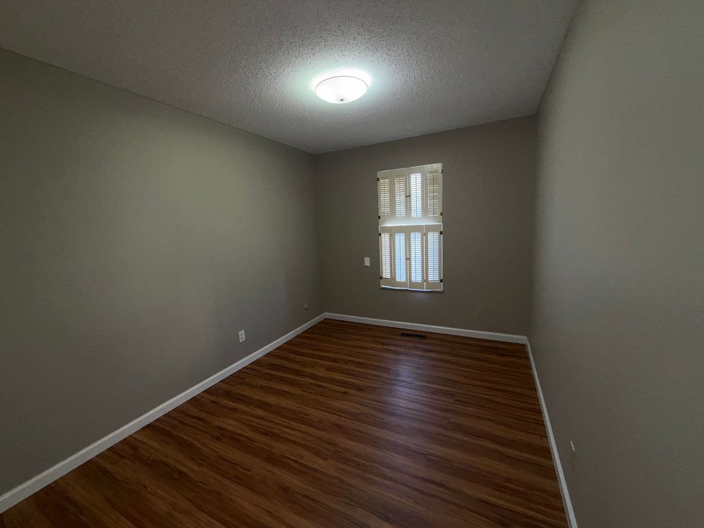 Manchester House: 1 Nicolet Dr