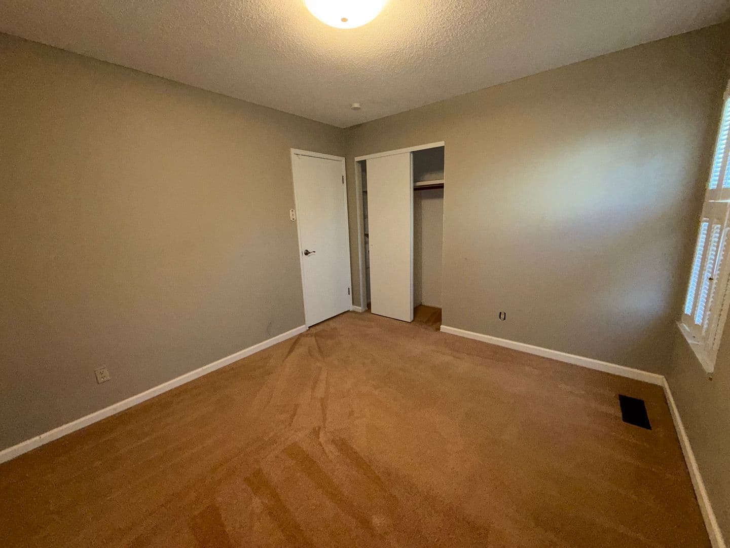 Manchester House: 1 Nicolet Dr