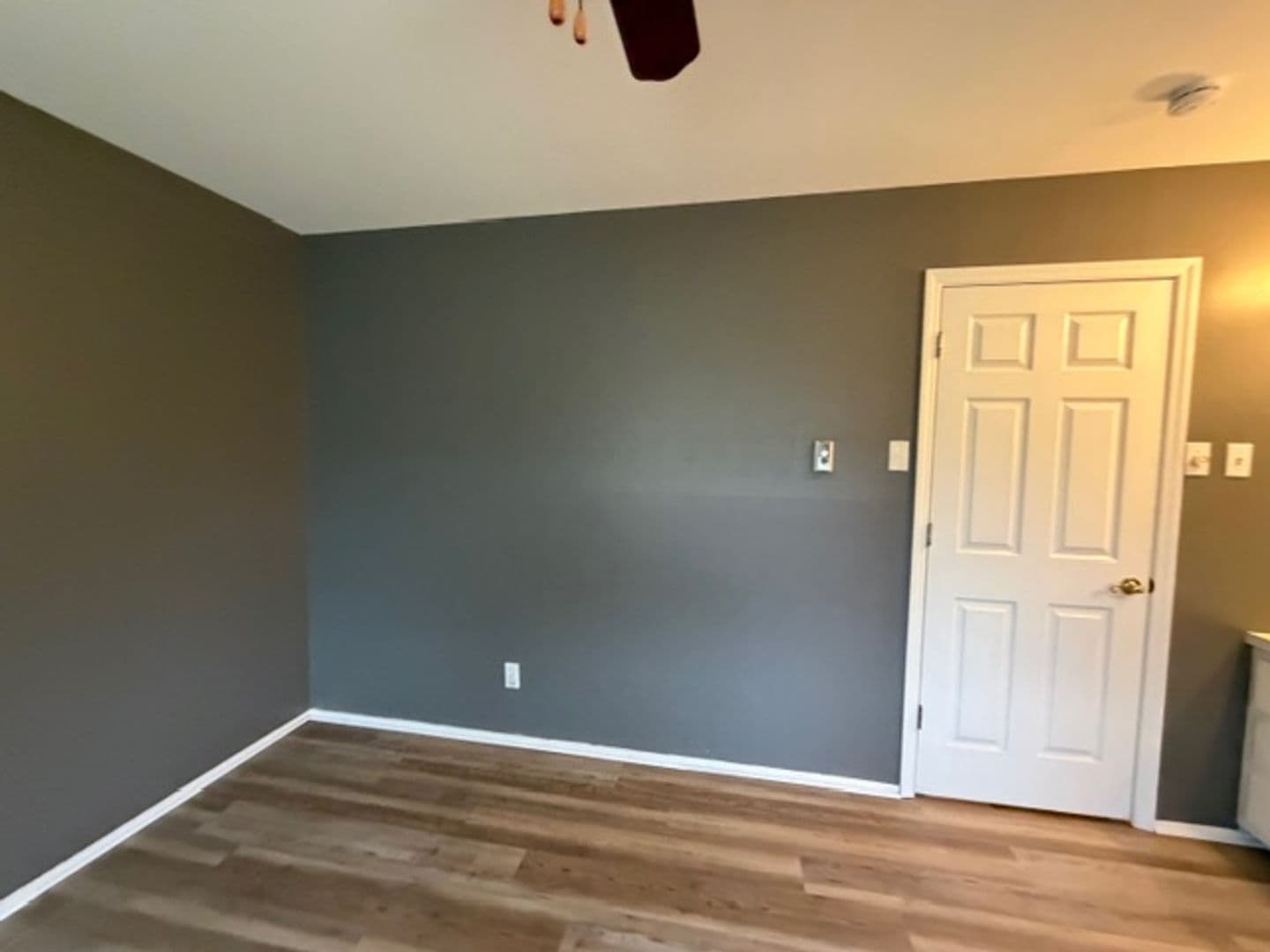 Hazelwood House: 7489 Hazelcrest Dr