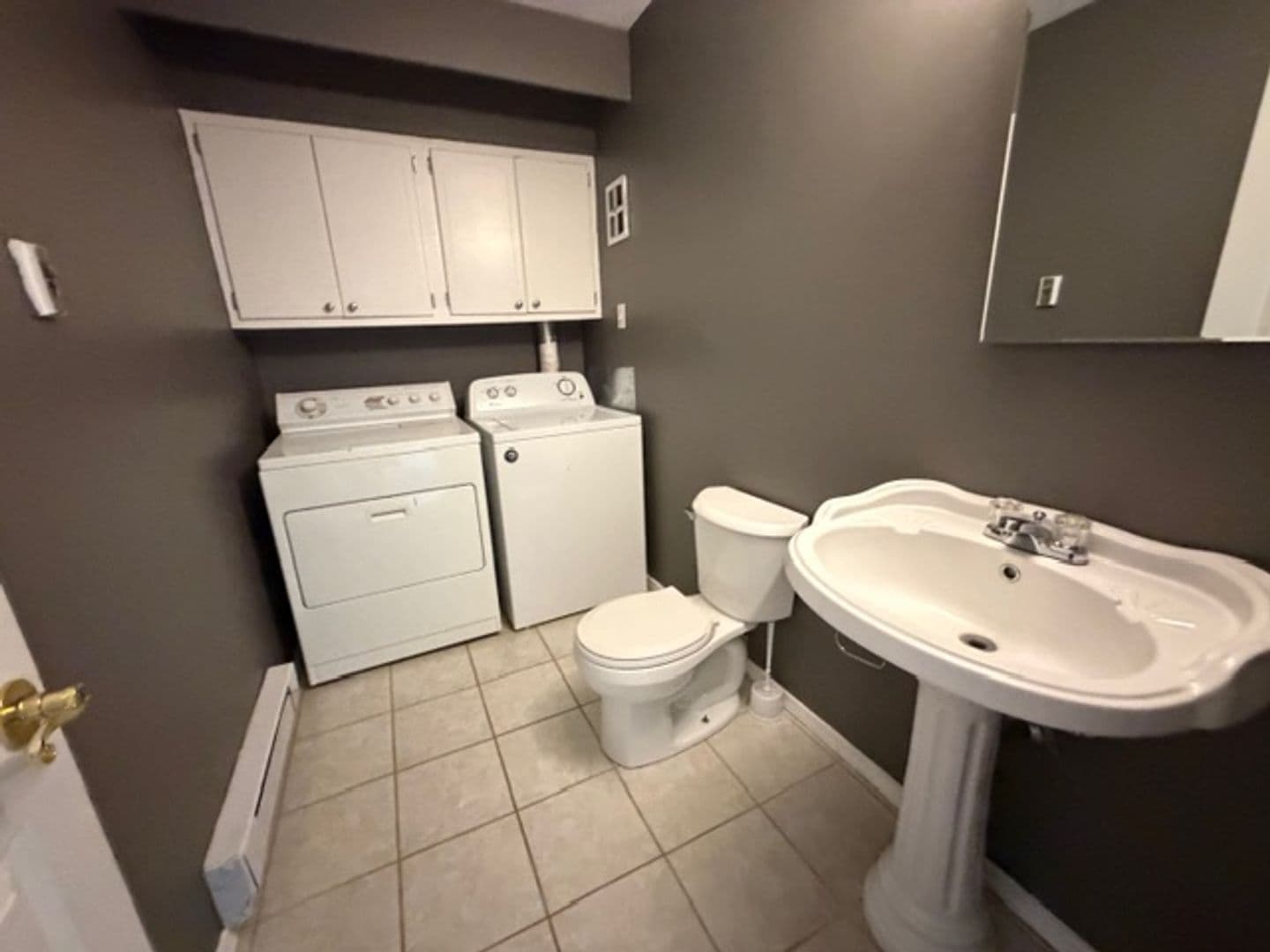 Hazelwood House: 7489 Hazelcrest Dr