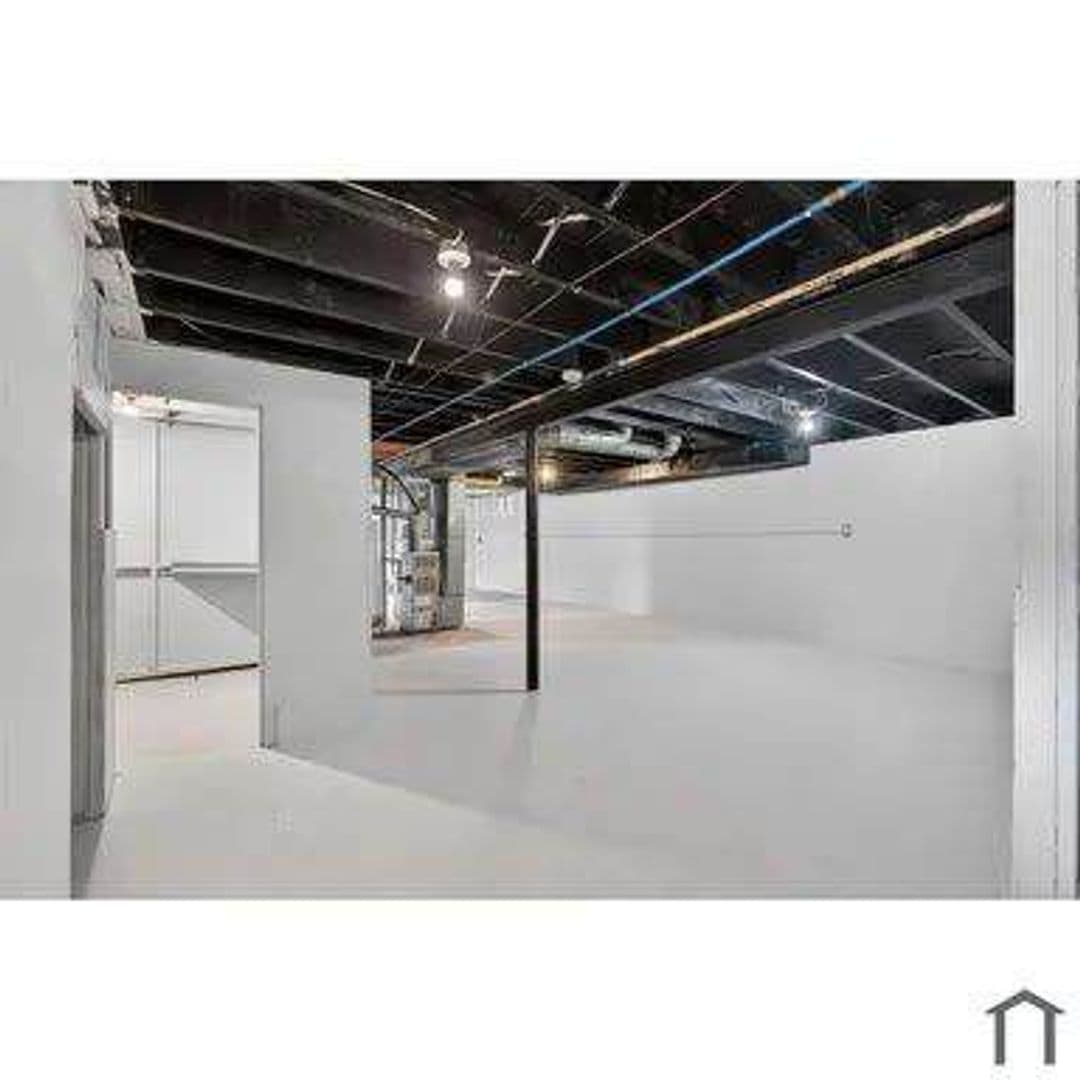 St. Louis, House: 10201 Gourock Dr,