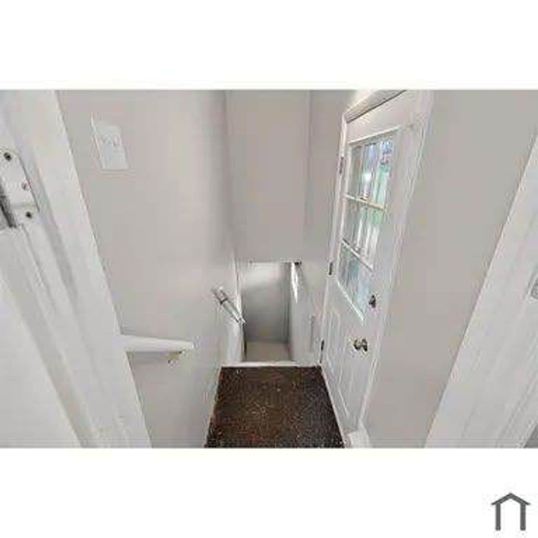 St. Louis, House: 10201 Gourock Dr,